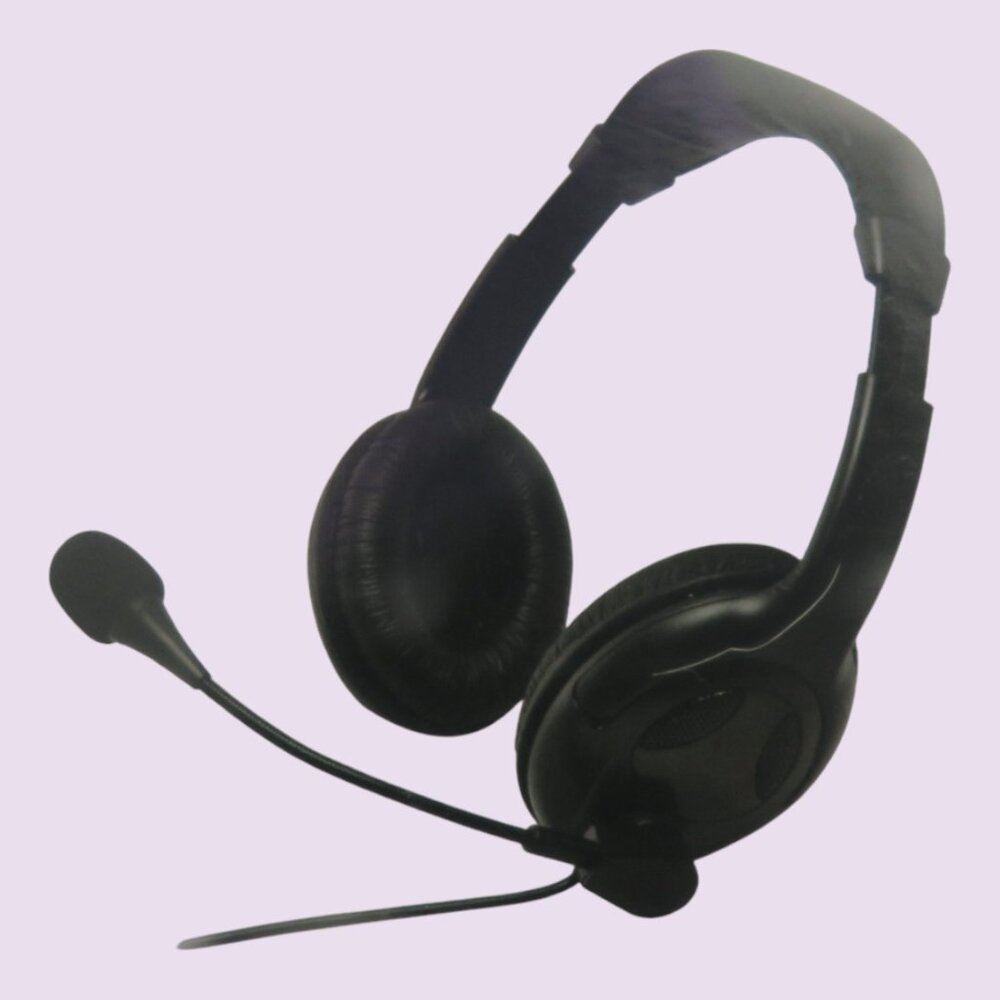 Gear Head universal multimedia headset in black size one size. NIB